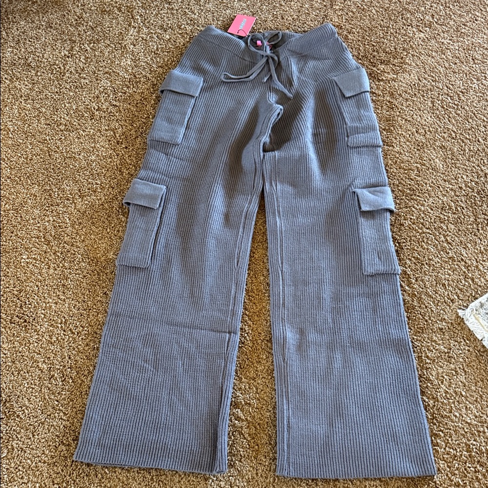 Women’s New with tags Edikted grey knit cargo pants sweatpants sz Small